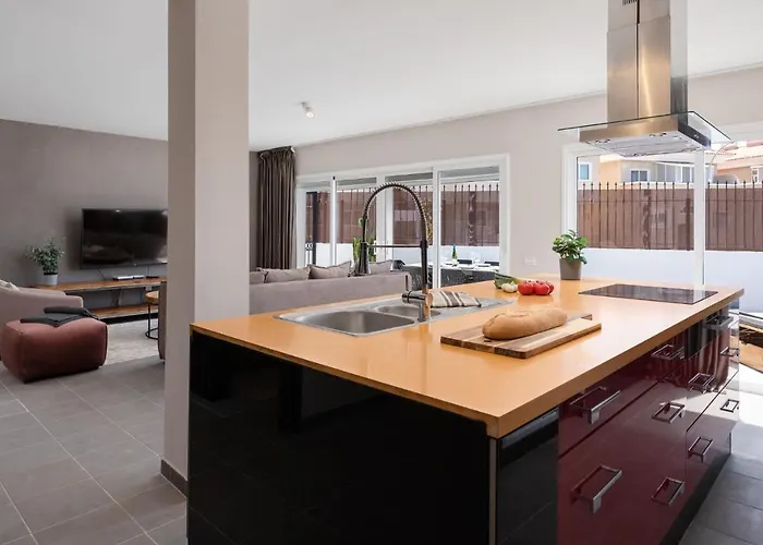 Luxury Callao Private Heated Pool Free Car Except Christmas